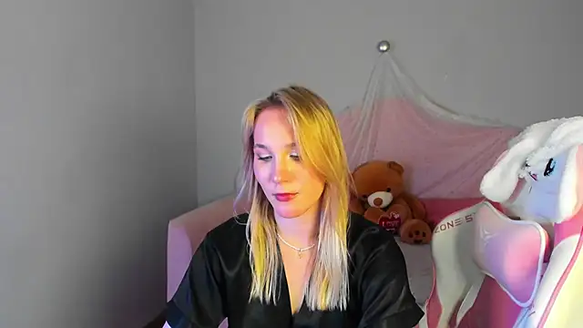ElaraVoltage's Live XXX Chat