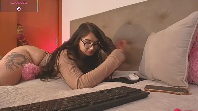Miley_Baker élő XXX-chatje
