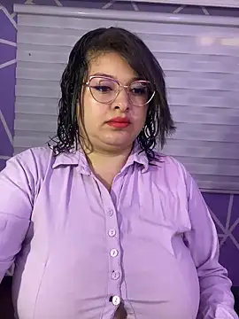 MiiaaJoness' Live XXX Chat