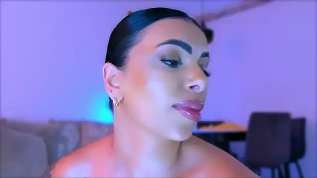 Moonamour Live XXX Chat