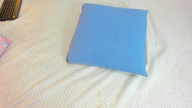 mask_red_girl Webcam Show