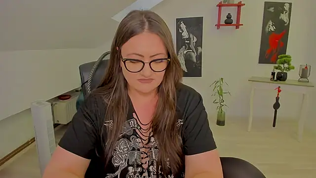 MistressDarrah's Live XXX Chat