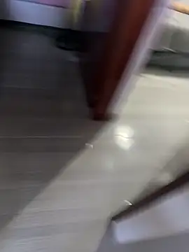 roansbsjqiwn: διαδικτυακό σόου στην κάμερα