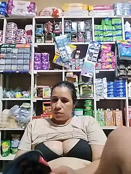 MIA-LARIOS live XXX chat