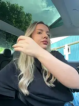 XXX chat uživo modela KatyaBelle