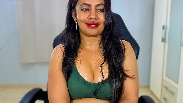 Chat +18 de FannyXhot ao vivo