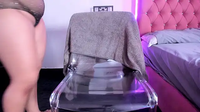 XXX chat uživo modela Tulipxo
