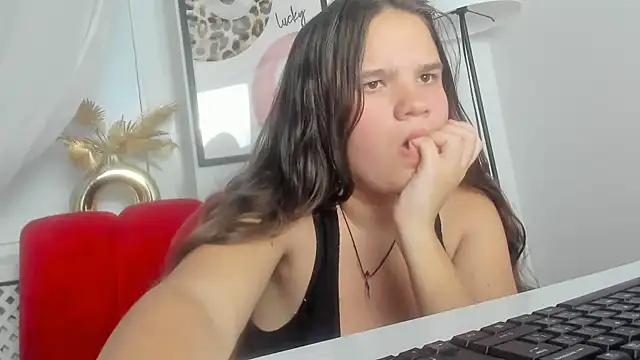 AdeleCruz's Live XXX Chat