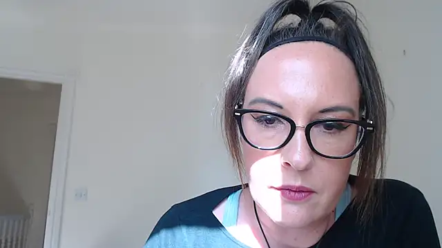 Humiliatrixxxx Adlı Modelin Web Kamerası Şovu