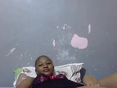 Petite_Ebony10: онлайн-секс-чат