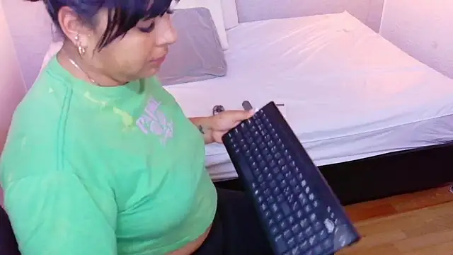 Онлайн чат XXX fat_naughtyass