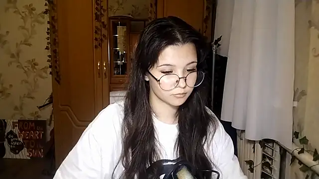 Adilily Live XXX-chat