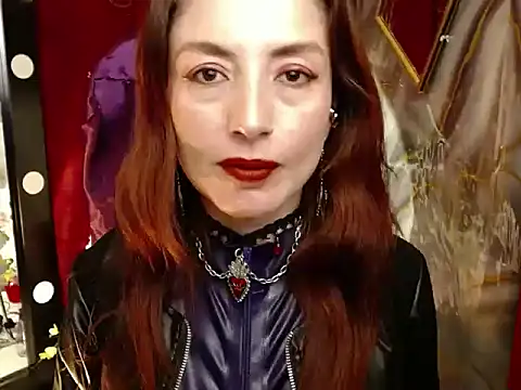 צ'אט XXX בשידור חי של Queenscarlettsecret