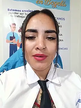 MAYE__13 Adlı Modelin Canlı XXX Sohbeti