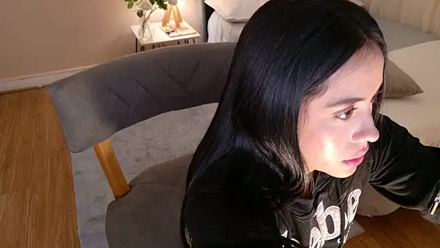 Megaan___ Adlı Modelin Canlı XXX Sohbeti