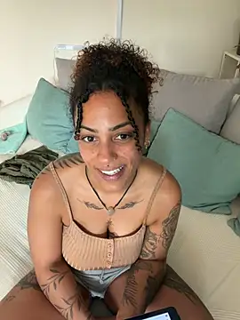 SweetPetiteNoir Show Webcam