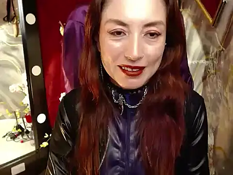צ'אט XXX בשידור חי של Queenscarlettsecret