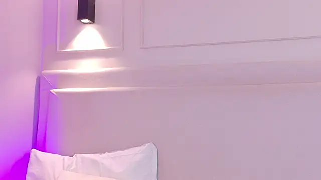 NaomiKlarc Chat XXX live