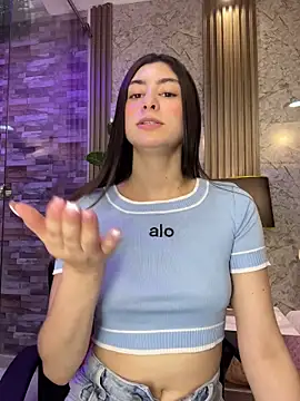 Chat +18 de evelyn_hills ao vivo