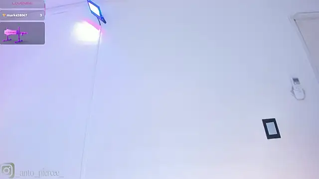 XXX chat uživo modela antonelllepiercee