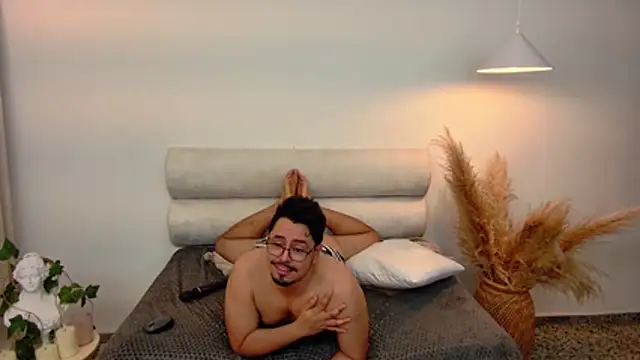 Show modela faryzuir na web-kameri