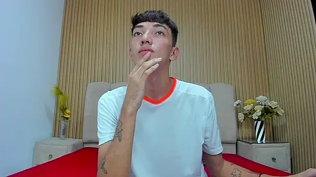 Show modela MichaelVasquex na web-kameri