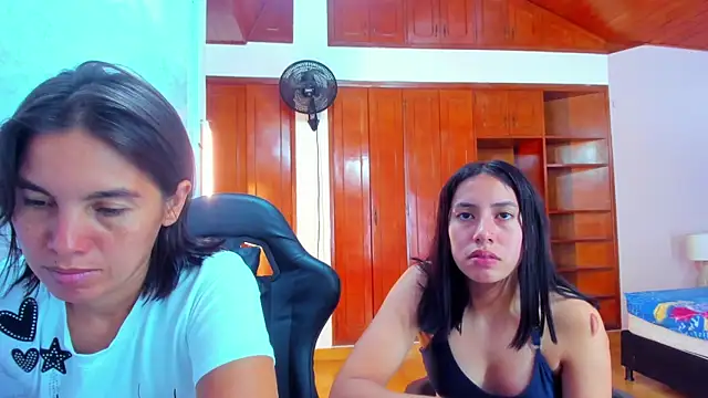 Soffy_and_Emily Chat XXX live