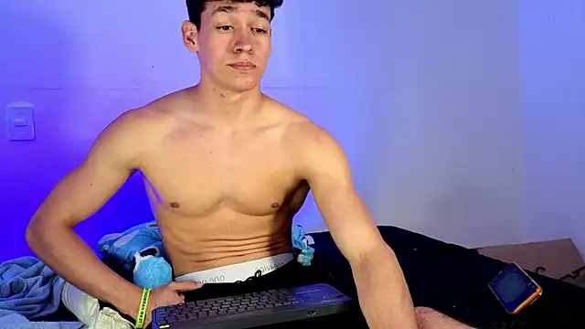 Luke_Muscle élő XXX-chatje