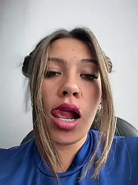 LIZ-06_ élő XXX-chatje