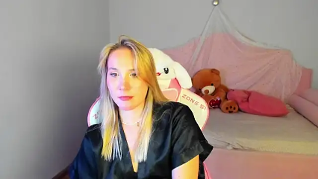 ElaraVoltage Adlı Modelin Canlı XXX Sohbeti