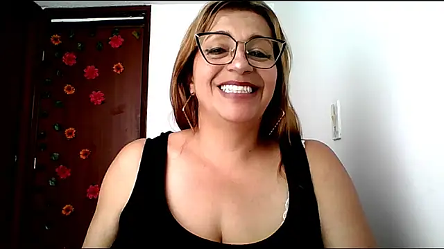 Chatroom XXX en direct de RossanaLionheart