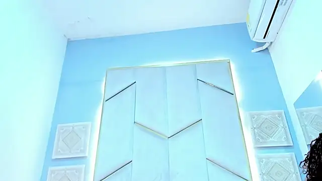 KarinaaCoxx  élő XXX-chatje