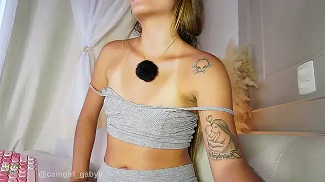 Gaby_Ferrer Adlı Modelin Canlı XXX Sohbeti