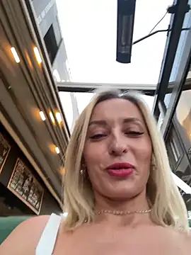 VikaBunny1 Adlı Modelin Canlı XXX Sohbeti