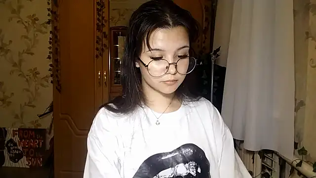 Adilily's Live XXX Chat