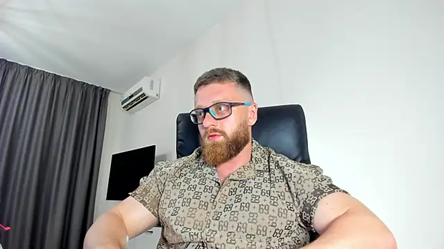 Show modela Findom_guy na web-kameri