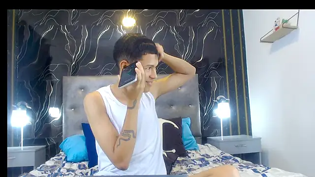 Chat +18 de PhillipCox ao vivo