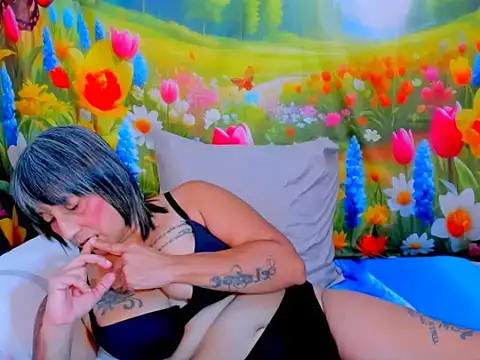 indianroxy's Live XXX Chat
