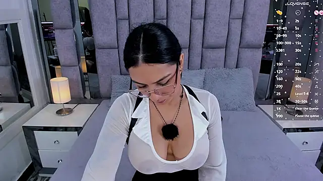 EMMAHILL1's Live XXX Chat