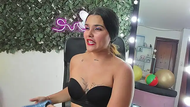 XXX chat uživo modela DestinyHills