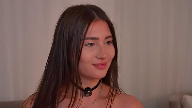LisaDeviss' Live XXX Chat