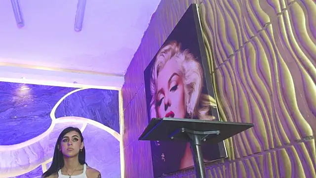 Violeta_Alvarez: διαδικτυακό σόου στην κάμερα