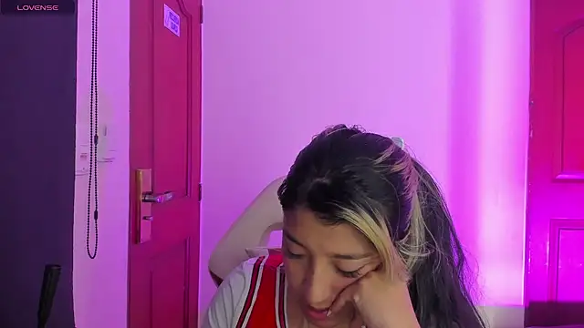 Dahiana_Dmour_'s Live XXX Chat