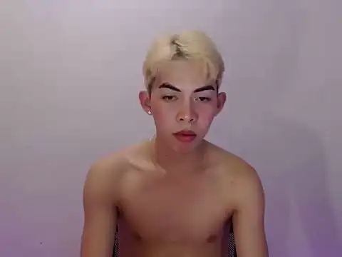 Chat +18 de Urhotsilverboy ao vivo