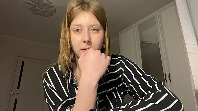 Pokazy przed kamerką – HeyItsAgata