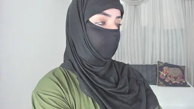Uzra_hayed Show in webcam