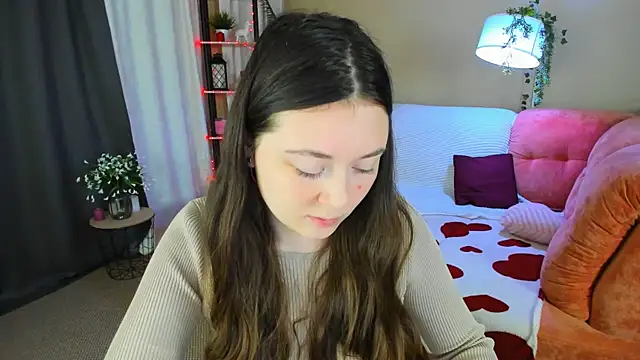 AlluringLookk Show in webcam