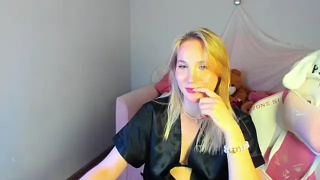 ElaraVoltagen Live XXX chat