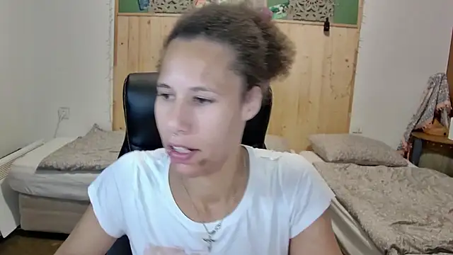 Show modela AaliyahHarris na web-kameri
