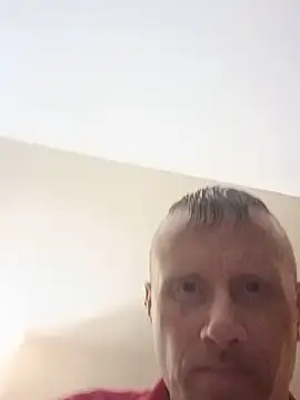 HandsomeDad698832 élő XXX-chatje